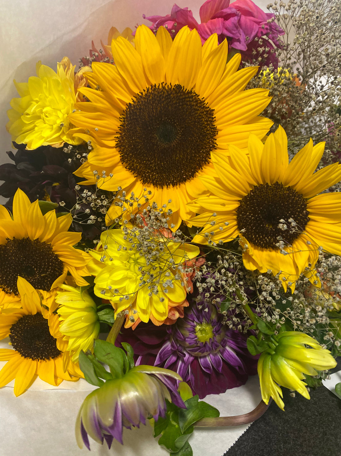 Tea, Flowers, and the Beauty of Impermanence 🌸🍵